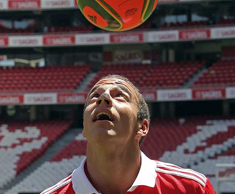 Rodrigo apresentado no Benfica