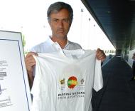 José Mourinho com a camisola da Candidatura Ibérica
