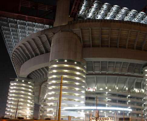 Estádio Giuseppe Meazza, em Milão (Milan e Inter)