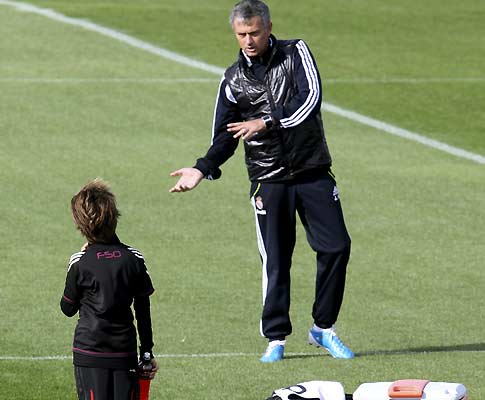 Mourinho com o filho, José Mário, no treino do Real