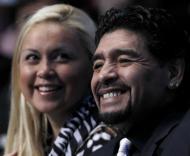 Maradona e Ron Wood assistem à final de ténis em Londres (Reuters)