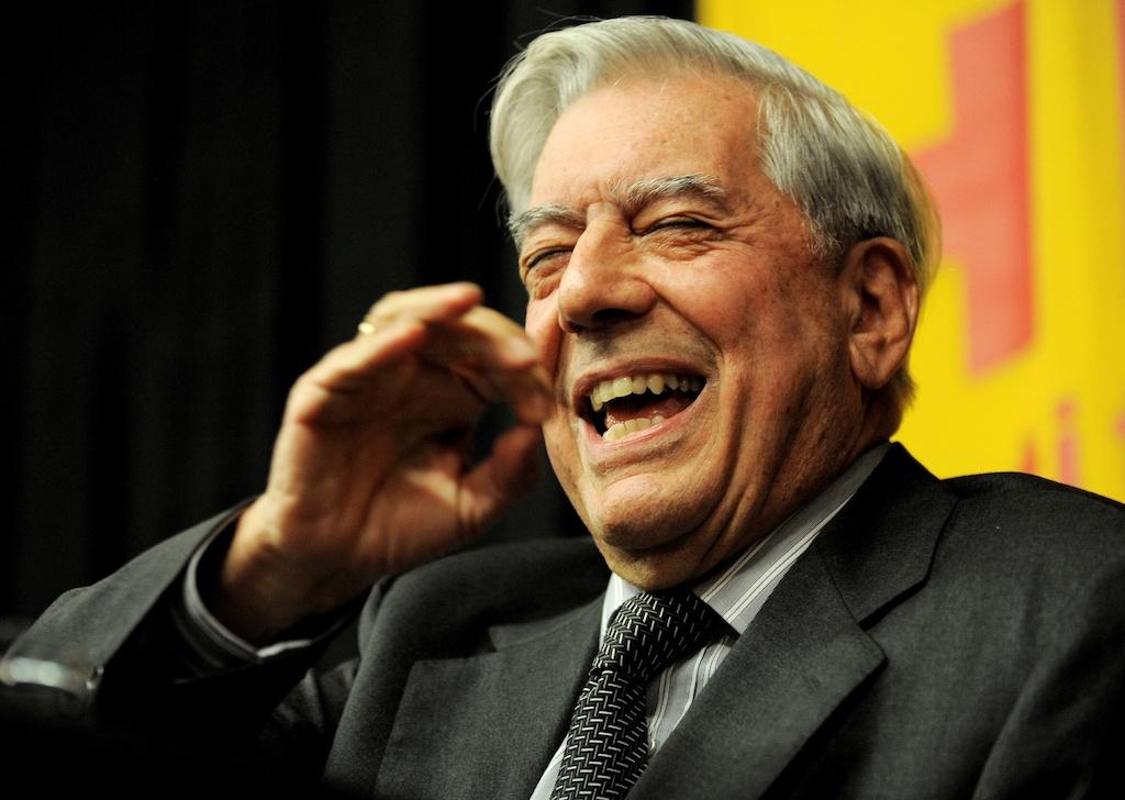 Mario Vargas Llosa recebe o Prémio Nobel da Literatura (EPA/Justin Lane)