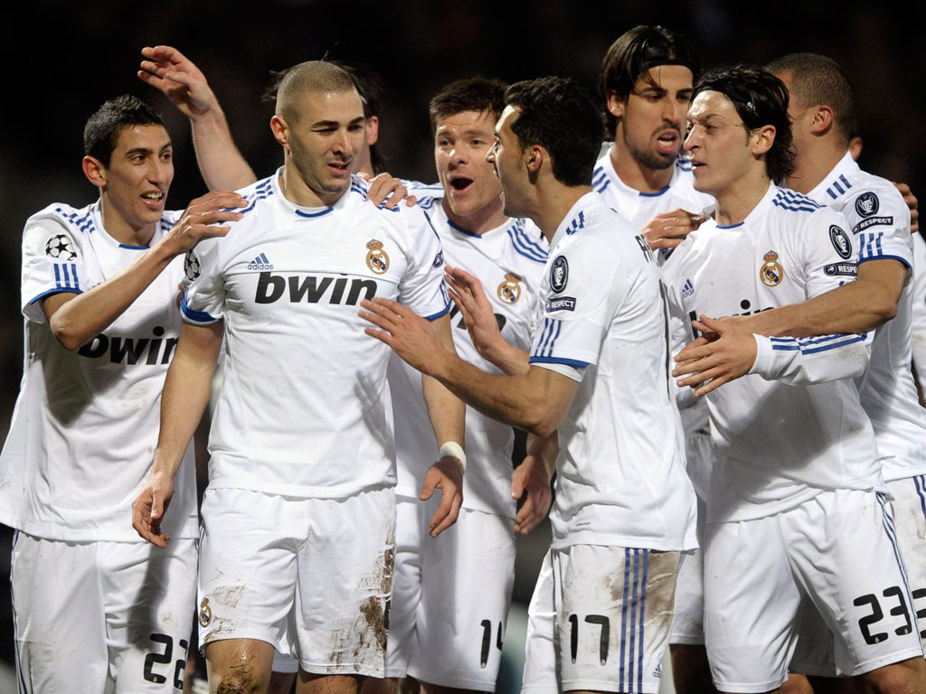 A festa do Real Madrid depois do golo de Benzema em Lyon