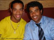 Ronaldinho e Assis (FOTO: www.ronaldinhogaucho.com)