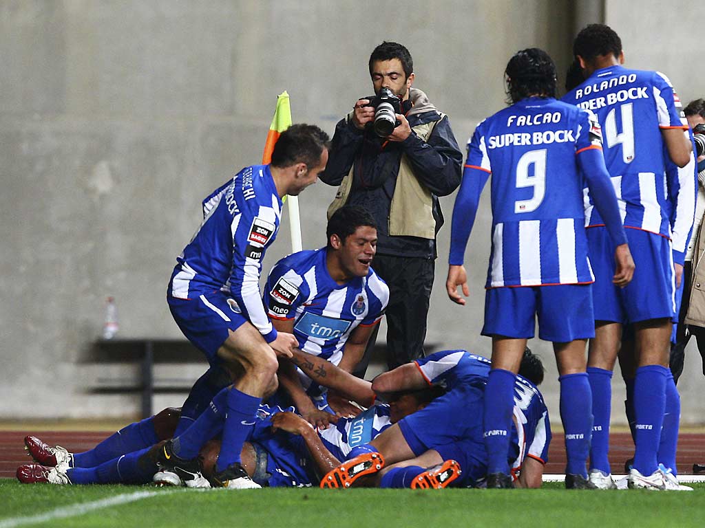 F.C. Porto vence U. Leiria e pode festejar título na Luz