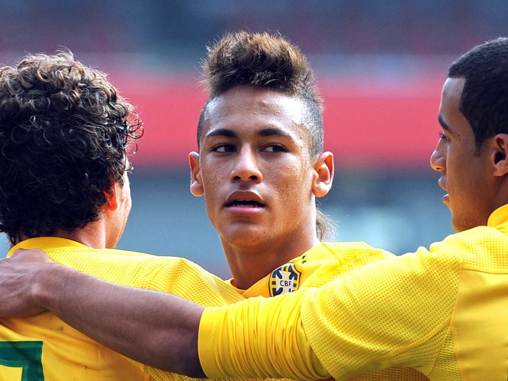 Neymar celebra golo sobre Escócia