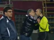 Sumudica beija árbitro que o expulsou por festejar à Maradona