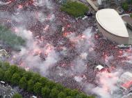 Vista aérea da festa dos adeptos do Ajax