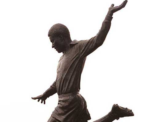 Estátua de Eusébio (Foto slbenfica.pt)