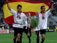 Raúl e Morientes, o Real Madrid era campeão europeu (Reuters/Sergio Perez)