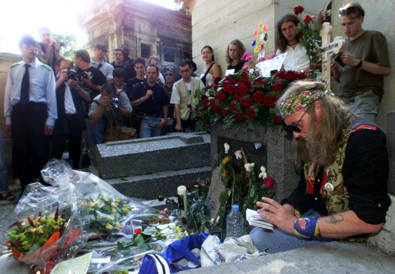 Ray Manzarek e Robby Krieger visitam túmulo de Jim Morrison nos 40 anos da  morte do cantor do The Doors - Jornal O Globo