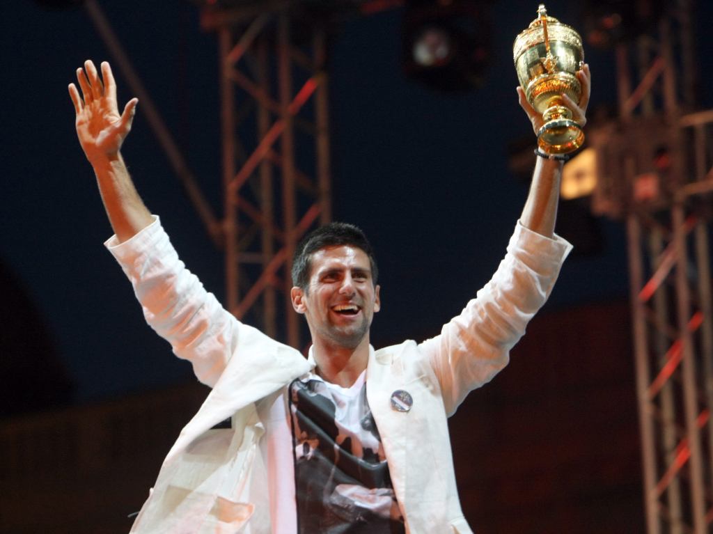 Nº 1 Djokovic superstar no regresso a casa
