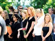 Primeiro funeral das vítimas de Breivik [EPA]