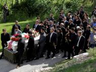 Primeiro funeral das vítimas de Breivik [Reuters]