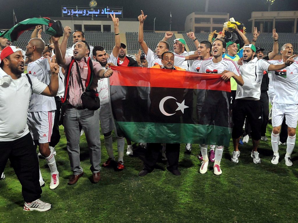 Líbia celebrou com nova bandeira