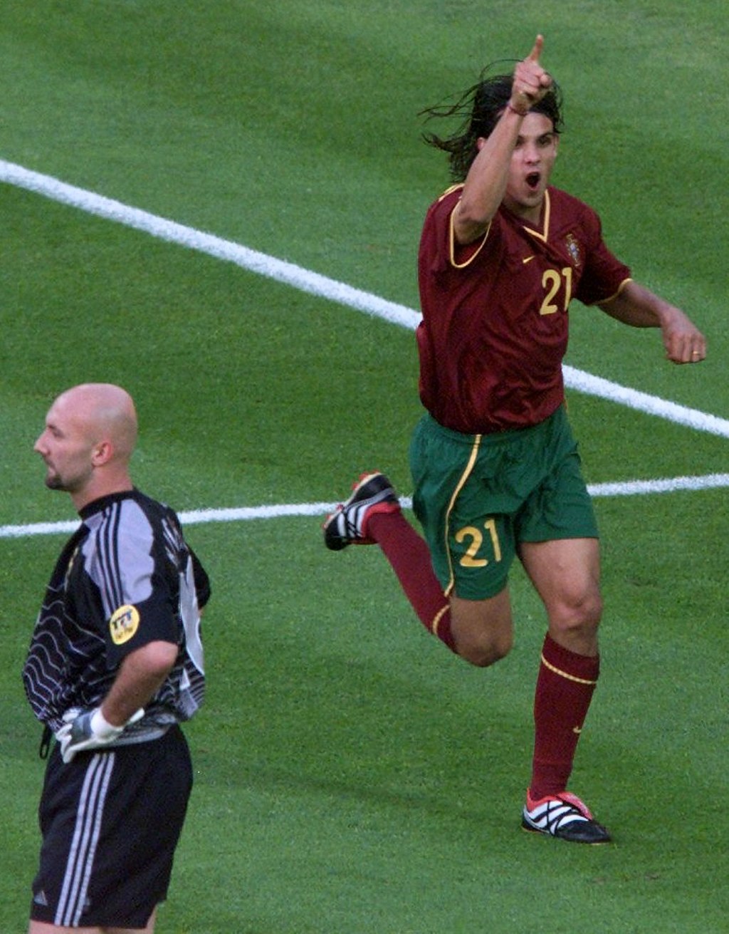 Euro 2000: Portugal-França, aqui Nuno Gomes ainda festejava