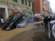 Cheias fazem seis mortos em Itália - EPA/LUCA ZENNARO