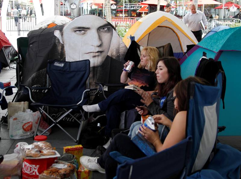 Fãs acampam em frente ao Nokia Theatre em Los Angeles à espera de «Amanhecer» Foto: Reuters