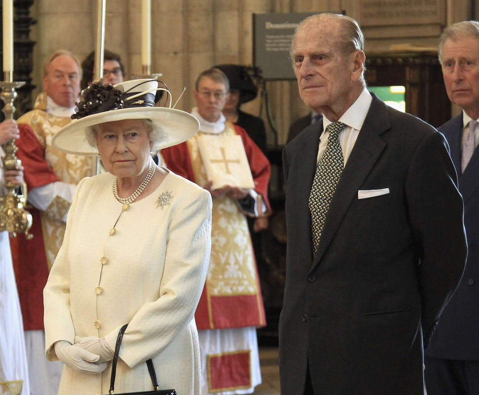Rainha Isabel II, Duque de Edimburgo e Príncipe Carlos - 400º aniversário do rei James Bible na abadia de Westminster Foto: Reuters