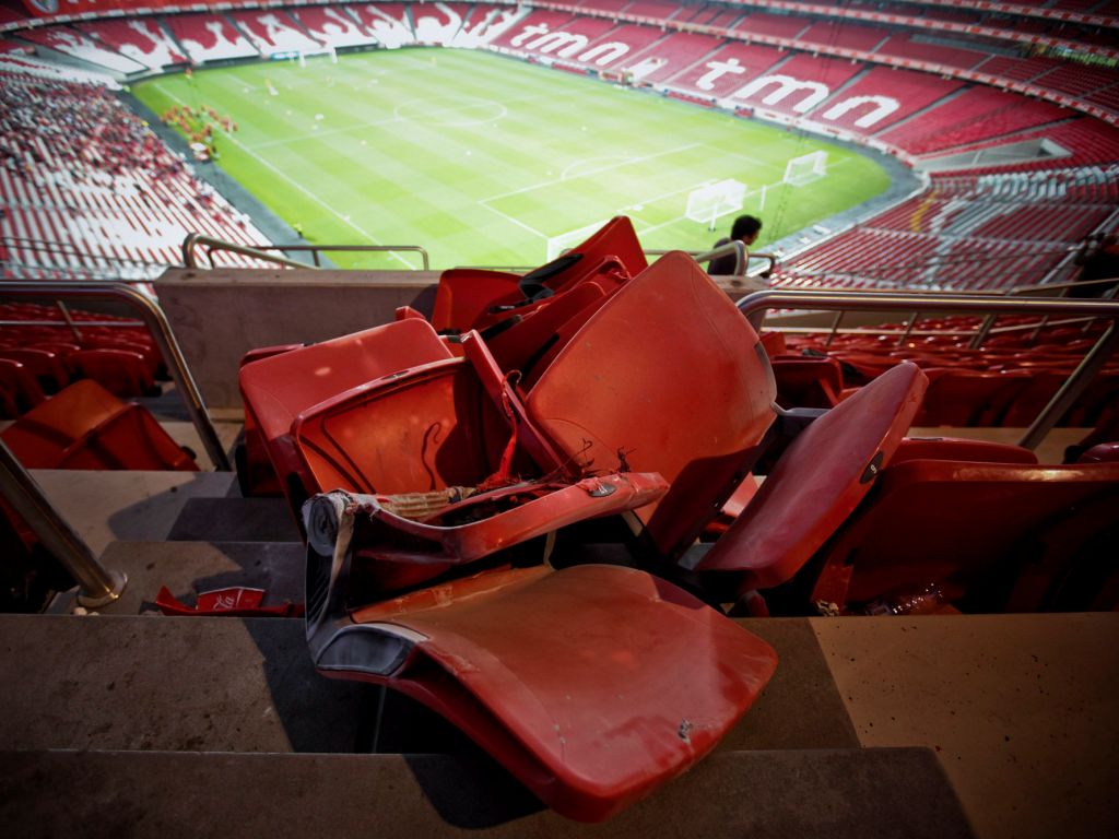 Os danos no Estádio da Luz após o derby (LUSA/José Sena Goulão)