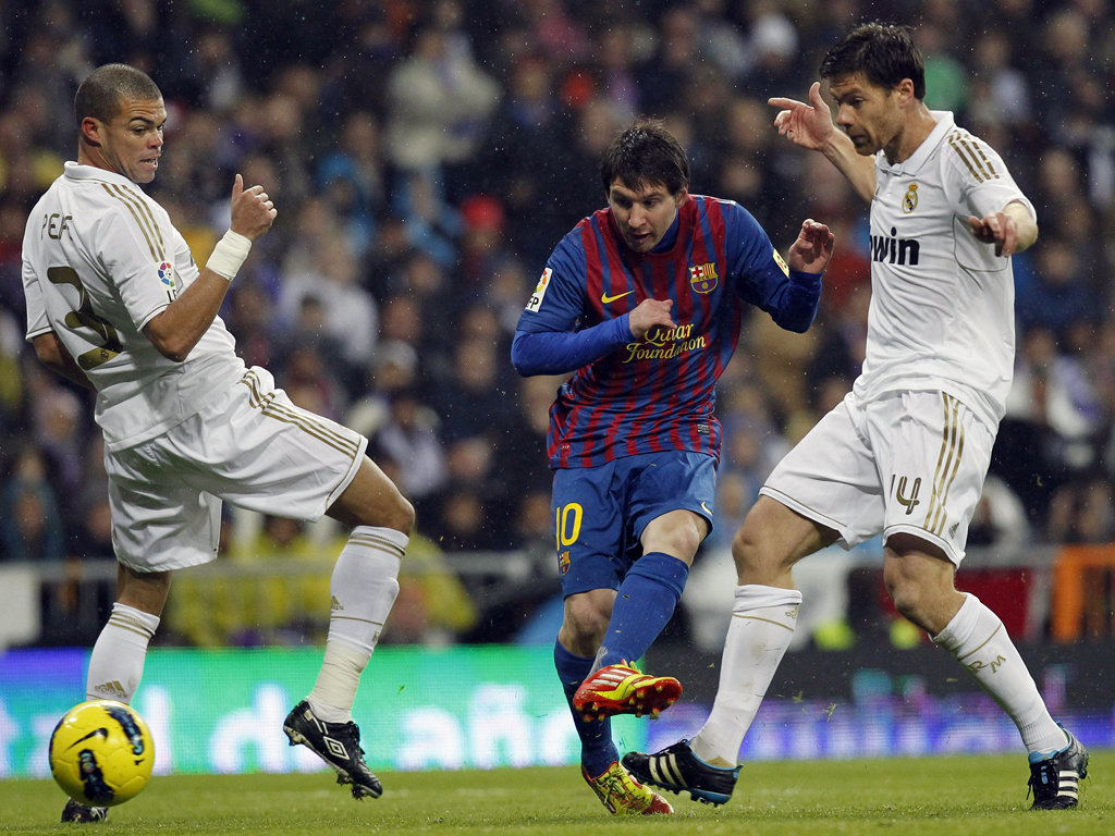 Real Madrid vs Barcelona (REUTERS/Juan Medina)