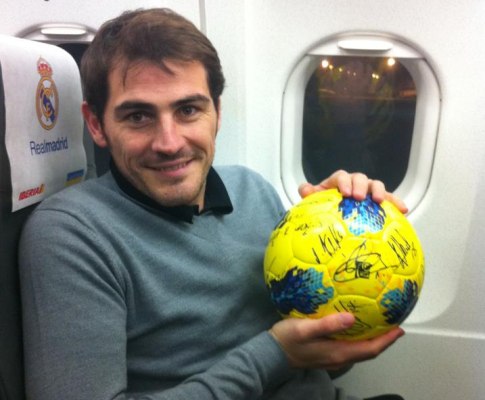 Casillas e a bola do Sevilha-Real Madrid