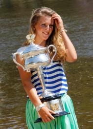 Azarenka orgulhosa dos seus troféus