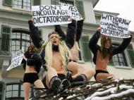 Protesto em Zurique pela atribuição do Mundial de Hóquei no Gelo à Bielorrússia (EPA/STEFFEN SCHMIDT)