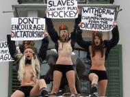 Protesto em Zurique pela atribuição do Mundial de Hóquei no Gelo à Bielorrússia (REUTERS/Christian Hartmann)