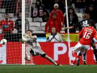 Nelson Oliveira faz golo no Benfica-Marítimo (LUSA/Paulo Cordeiro)