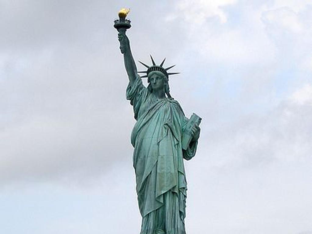Britânica está apaixonada pela Estátua da Liberdade imagem foto