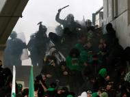 Batalha campal no Panathinaikos-Olympiakos [Reuters]