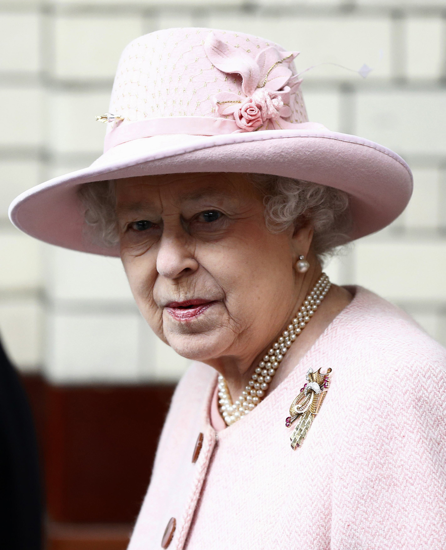 Rainha Isabel II em Manchester Foto: Reuters