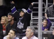 David Beckham assiste a jogo da NHL com os filhos Romeo e Cruz Foto: Reuters