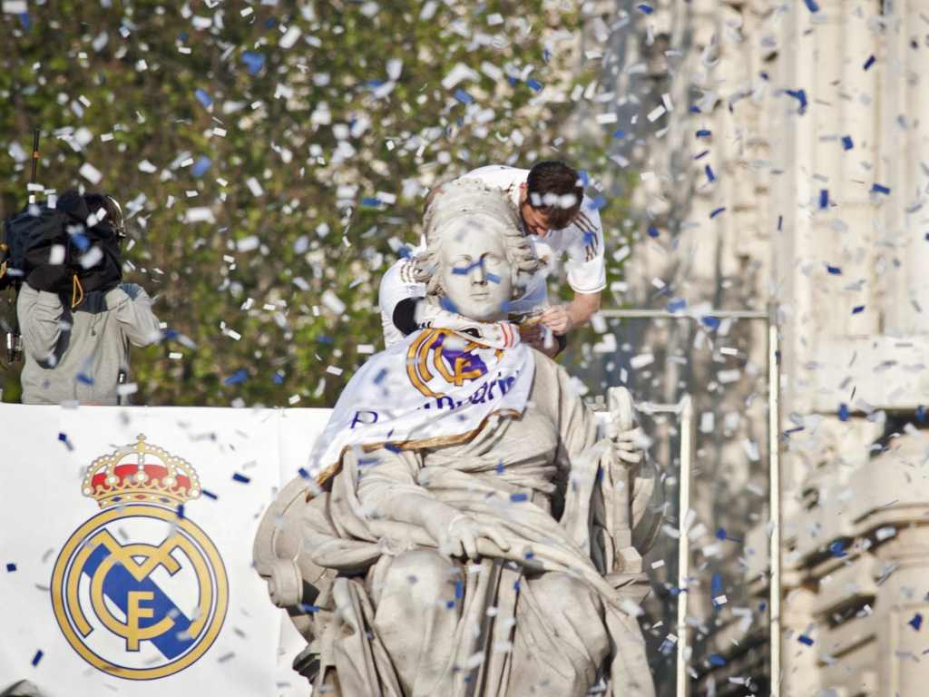 Plantel do Real Madrid em festa (EPA/Mondelo)