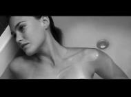 Bar Refaeli nua na nova campanha da sua marca de lingerie