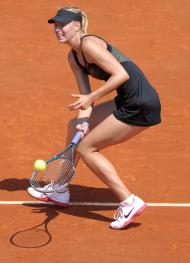Maria Sharapova vence em Roland Garros [EPA]