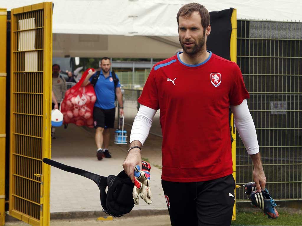 Cech (REUTERS/Petr Josek Snr)