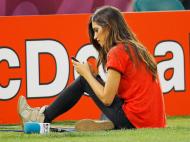 Todas as câmaras seguem Sara Carbonero no Euro-2012 [EPA e Reuters]