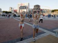 Ativistas da Femen voltam a despir-se em Kiev