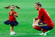 Fernando Torres com a filha Nora - Seleção espanhola vence Euro2012 Foto: Reuters