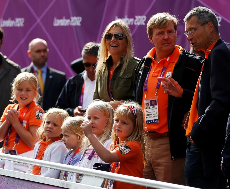 Príncipes Willem Alexander e Máxima da Holanda, com as filhas, Amalia, Alexia, e Ariane - Figuras ilustres apoiam os atletas do seu país nos Jogos Olímpicos - dia 29 de julho Foto: Reuters