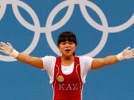 Zulfiya Chinshanlo, atleta do Cazaquistão que venceu medalha de ouro em prova de halterofilismo [Foto: Reuters]