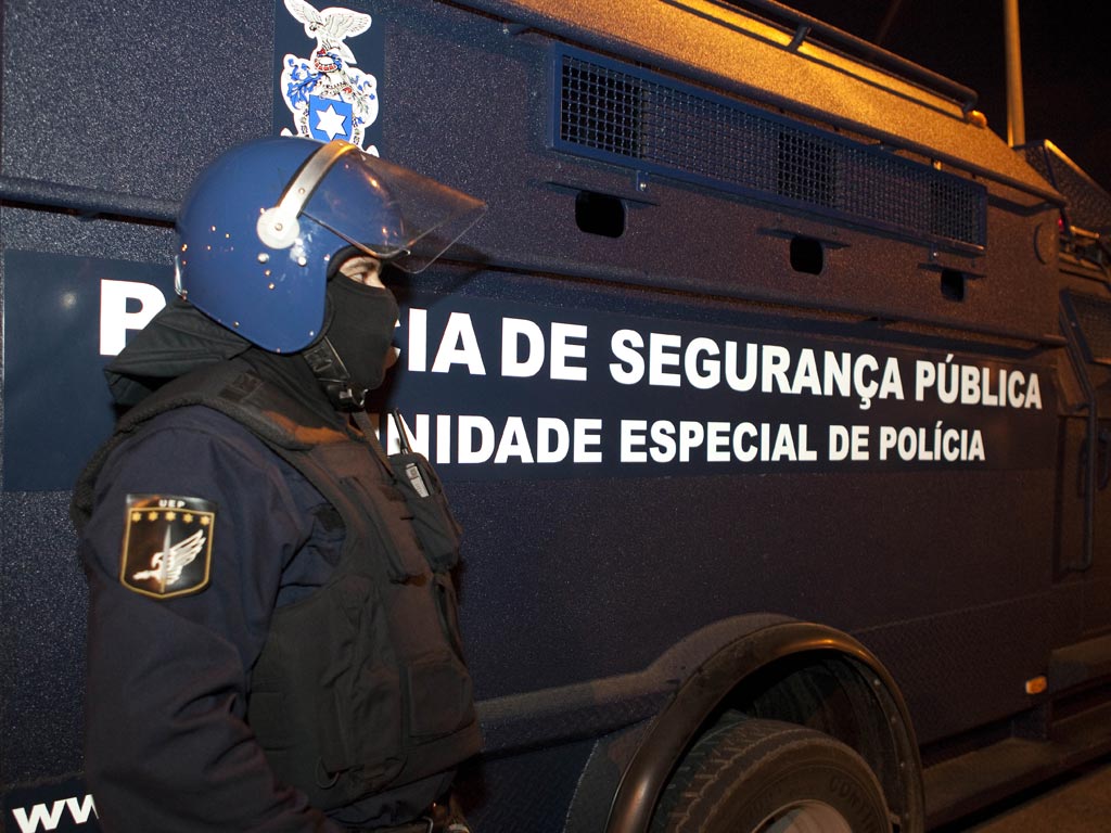 PSP faz rusgas e fecha bairro Casal da Mira (Lusa/António Cotrim)