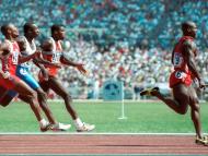 1988: o canadiano Ben Johnson correu como uma flecha, em poucos metros deixou todos para trás e terminou em 9,79s, recorde do mundo; três dias depois acusou positivo para esteróides; o ouro ficou para Carl Lewis, que se tinha ficado nos 9,92s