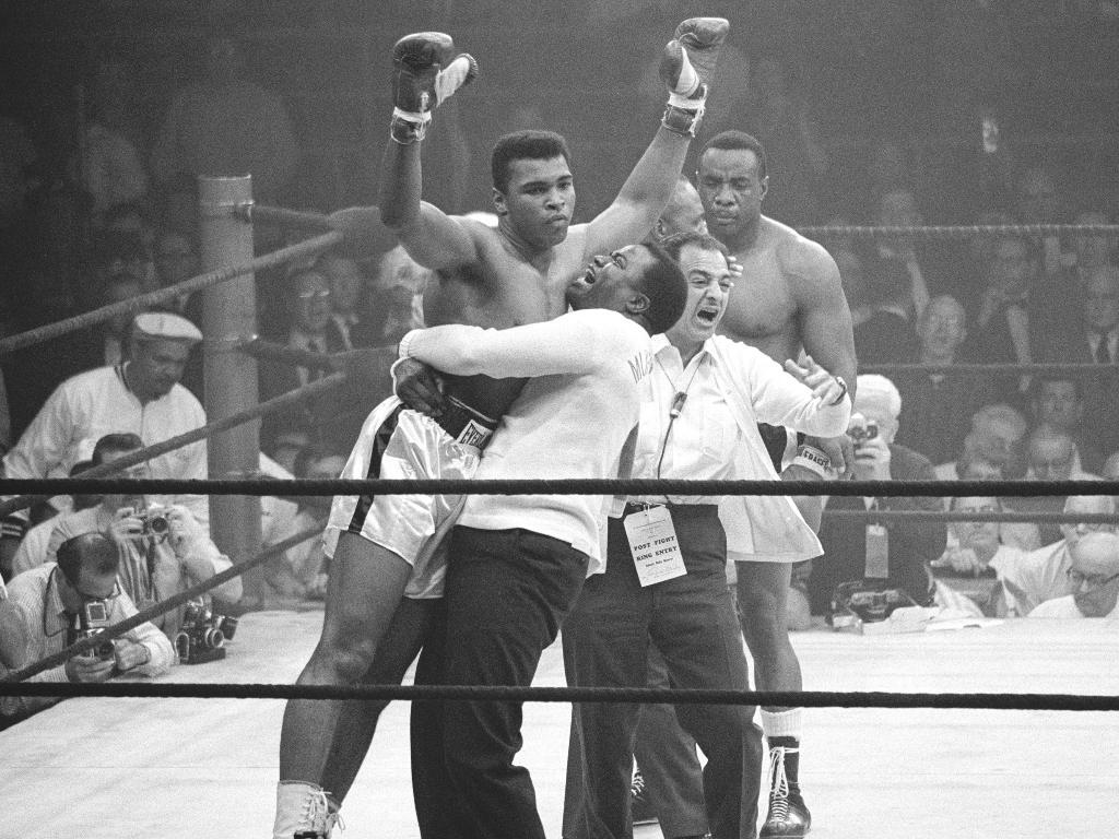 Um dos melhores pugilistas de sempre, Cassius Clay mudou de nome para Muhammad Ali quando se converteu ao islamismo, em 1964
