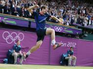 Andy Murray (Grã-Bretanha) festeja vitória sobre Roger Federer (Suíça) na final de ténis