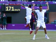 Seleção francesa de ténis (Llodra e Tsonga) celebra triunfo sobre a Espanha (Ferrer e Lopez)