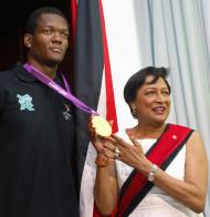 Chegada de Keshorn Walcott a Trinidad e Tobago (Andrea De Silva/Reuters)
