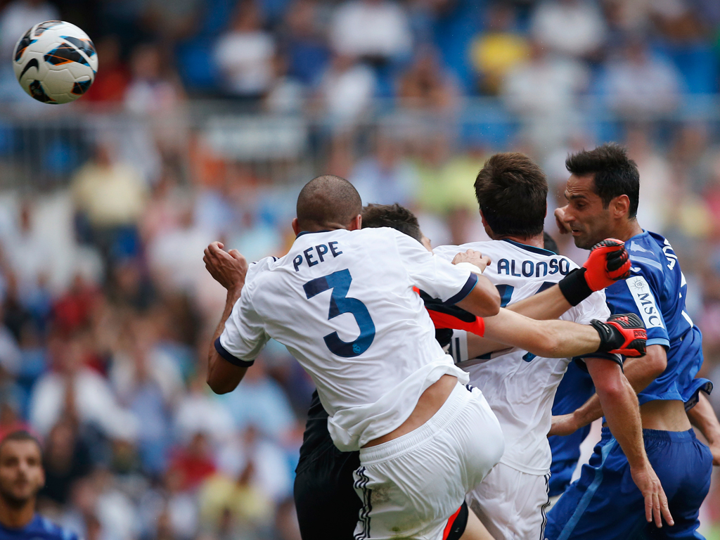 Real Madrid vs Valência (REUTERS/Juan Medina)